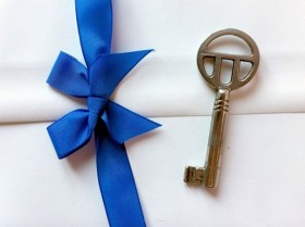 Briefumschlag und Schlüssel als Symbol für Verschlüsselung mit PGP